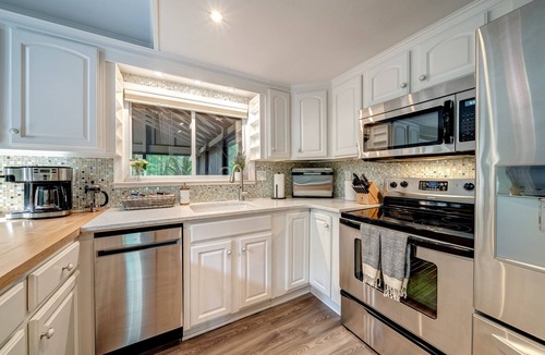 The Woods Cabin | Modern Cabin - w/Hot Tub, Arcade, Fire Pit & Pets + Pool/Pickleball/Gym Access