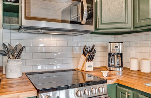 New Market Cabin | Modern Cabin w/King Bed, View, Hot Tub, Fire Pit