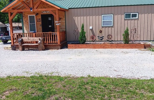 Dunnegan House | Modern Cabin with all the Amenities