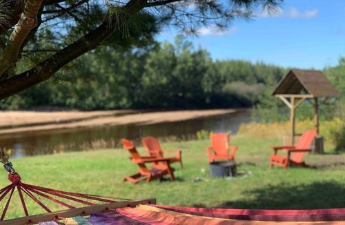 Riviere-Rouge Ski Chalet | Modern Cabin with stunning river views, hot tub