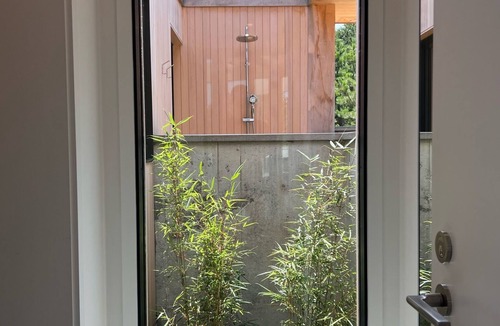 Indian Neck Heights House | Modern Cape Cod Oasis