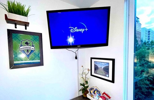 First Hill Apartment | Modern Capitol Hill Studio A/C + High-Speed WiFi Prime Location