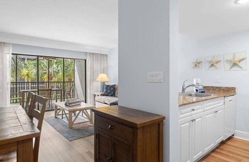 Captiva Condo | Modern Captiva Villa Residence with Great Amenities