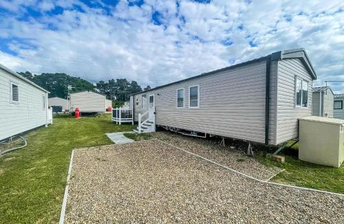 Great Yarmouth Other | Modern Caravan At Caldecott Hall With Decking In Norfolk, Sleeps 8 Ref 91068C