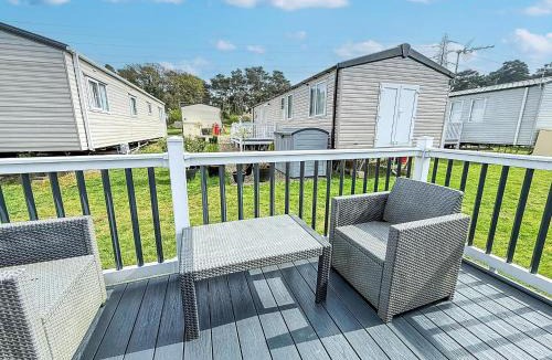 Great Yarmouth Other | Modern Caravan At Caldecott Hall With Decking In Norfolk, Sleeps 8 Ref 91068C