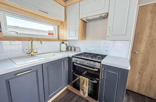 Hopton House | Modern caravan at Caldecott Hall with decking in Norfolk, sleeps 8 ref 91068C
