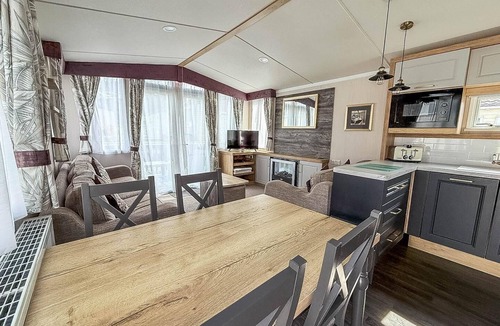 Hopton House | Modern caravan at Caldecott Hall with decking in Norfolk, sleeps 8 ref 91068C