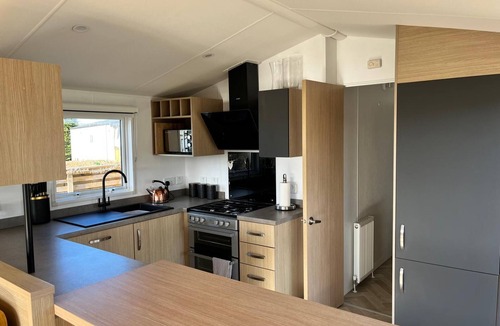 Exmouth House | Modern caravan within walking distance to the beach!
