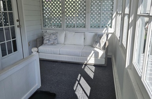 Warren Apartment | Modern Carriage House