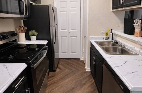 Southwest Carrollton House | Modern Carrollton Getaway, Entire rental unit in Carrollton, Texas