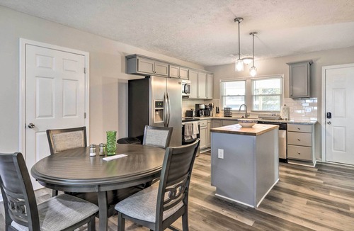 Carrollton House | Modern Carrollton Home w/ Deck - Pets Welcome