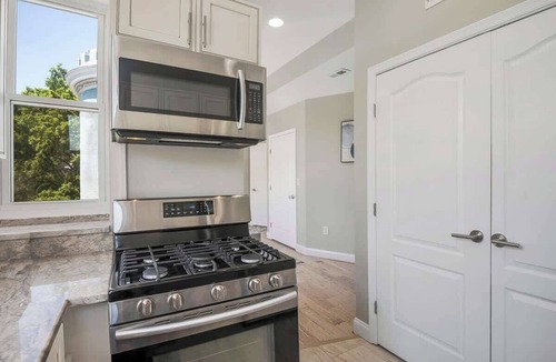 Eckington Condo | Modern Castle Condo w/Balcony & Fire Pit