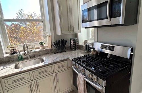 Eckington Condo | Modern Castle Condo w/Balcony & Fire Pit