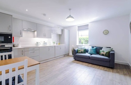 Chester Condo | Modern Central 2 Bed Apartment