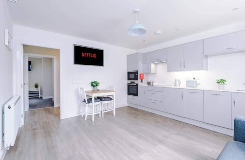 Chester Condo | Modern Central 2 Bed Apartment