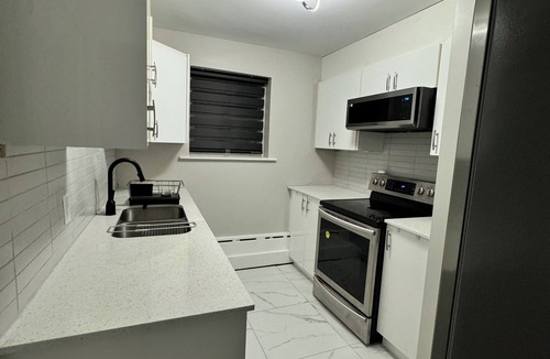 Vanier North Condo | Modern Central 2 Bedroom condo with Free Parking