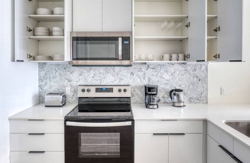 Brentwood Apartment | Modern Central Austin 1BR w/ Pool, Roof & W/D, nr Domain, by Blueground