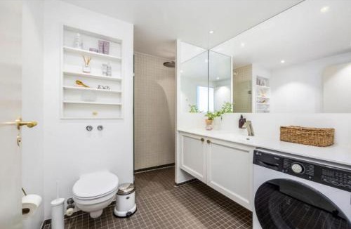 København V Apartment | Modern Central