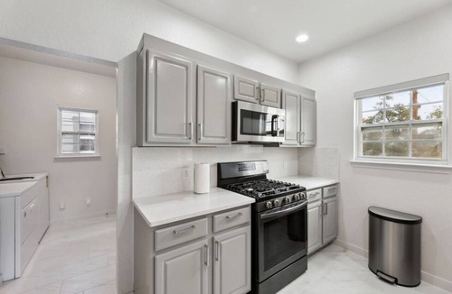 Foster Heights House | Modern Central East Austin 4BR Gem