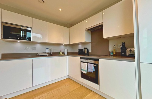 Cambridge City Centre Apartment | Modern Central Apartment with Parking