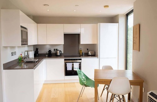 Cambridge City Centre Apartment | Modern Central Apartment with Parking
