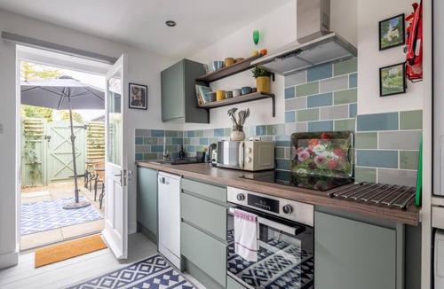 Cambridge Apartment | Modern Central Studio With Parking