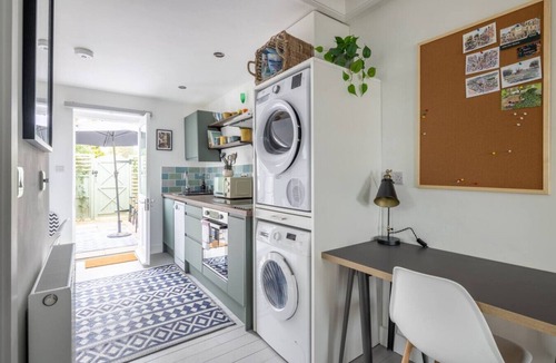 Cambridge Apartment | Modern Central Studio With Parking