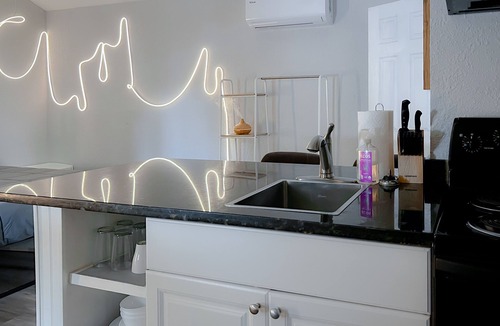 Sacramento Apartment | Modern Centralized XL Studio