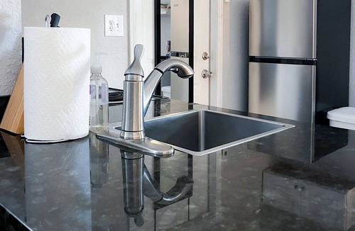 Sacramento Apartment | Modern Centralized XL Studio