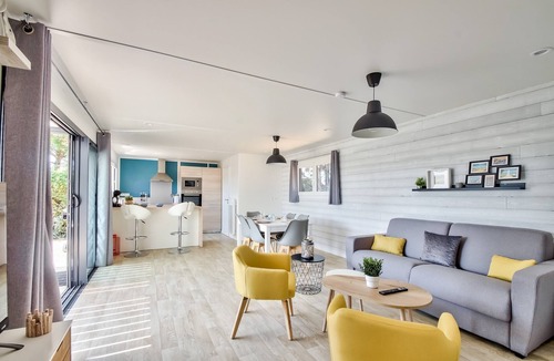 Bretignolles-sur-Mer Ski Chalet | Modern chalet for 8, residence with heated pool