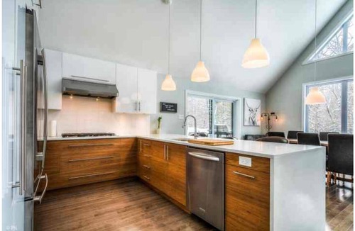 Lac Superieur Village Cottage | Modern Chalet 1.2KM to Tremblant's North Side!