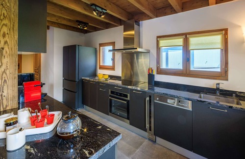 Chatel Ski Chalet | Modern chalet 10pers - close to slopes and center