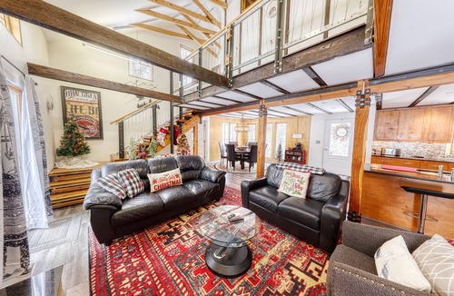 Ellicottville Ski Chalet | Modern Chalet, 2 Acre lot, HOT TUB and NEW OUTDOOR FIREPIT