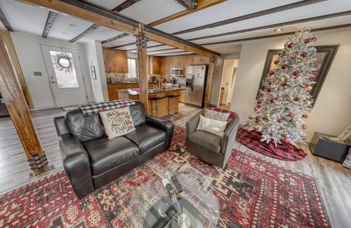 Ellicottville Ski Chalet | Modern Chalet, 2 Acre lot, HOT TUB and NEW OUTDOOR FIREPIT