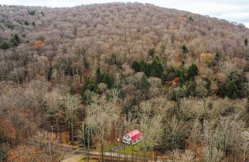 Ellicottville Ski Chalet | Modern Chalet, 2 Acre lot, HOT TUB and NEW OUTDOOR FIREPIT