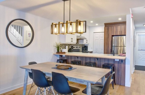 Mont-Tremblant Apartment | Modern Chalet: Beautiful Lake & Mountain View