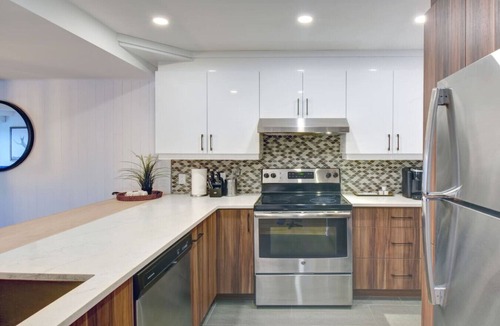 Mont-Tremblant Apartment | Modern Chalet: Beautiful Lake & Mountain View