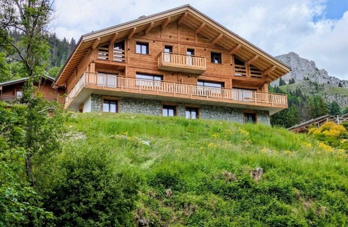 Le Chinaillon Ski Chalet | Modern chalet La Tanière with sauna in Le Chinaillon
