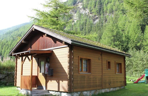 Saas-Balen Ski Chalet | Modern Chalet in Saas-Balen with Garden