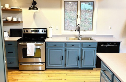 Bradford Ski Chalet | Modern Chalet Near Mt. Sunapee & Lake Massasecum