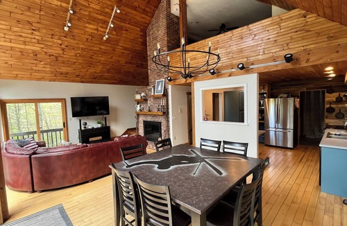 Bradford Ski Chalet | Modern Chalet Near Mt. Sunapee & Lake Massasecum