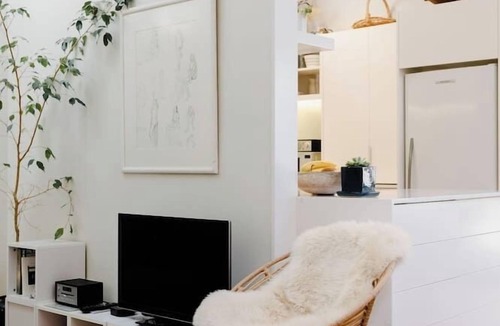 Wellington House | Modern Character Villa | Parking & Sunny Courtyard