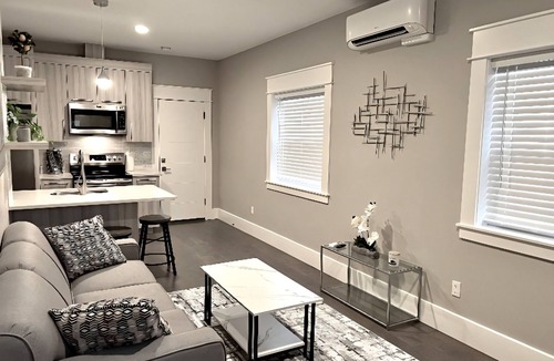 Clackamas House | Modern Charming Unit in enjoyable in Clackamas with AC