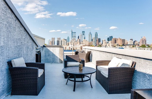 Point Breeze House | Modern, Chef's Kitchen, Rooftop Deck, 6 Beds, 3 Spa-Like Bathrooms