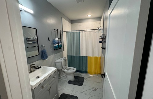 East Parkside Apartment | “Modern Chic 1-Bedroom Apartment – Sleeps 3"