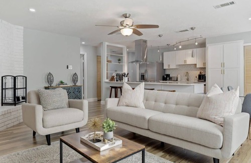 The Colony House | Modern Chic Comfort with Pool Time Fun in the Sun!