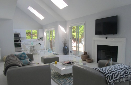 Northwest Harbor House | MODERN, CHIC, CONTEMPORARY HAMPTON CHATEAU