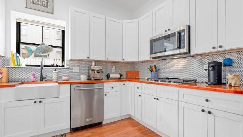 Fishtown House | Modern Chic Fishtown-Philly Home with Roof Deck