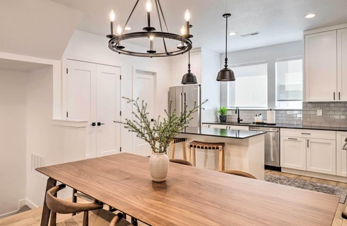 Central Business District Apartment | Modern-chic Provo Townhome 1 Mi to BYU Campus