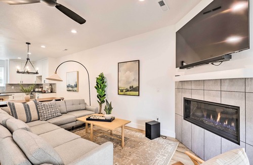 Central Business District Apartment | Modern-chic Provo Townhome 1 Mi to BYU Campus